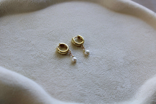 Pearl drop earrings